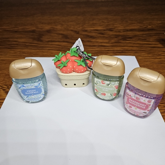Bath & Body Works Strawberry Basket Holder And Gels NWT - Picture 2 of 6